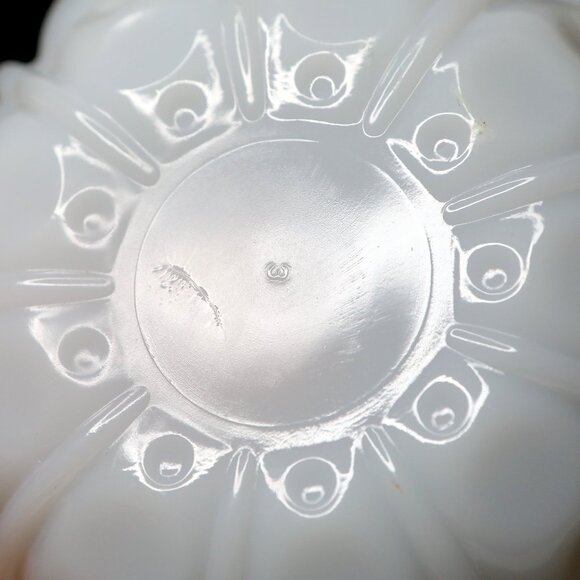 Vintage Anchor Hocking White Milk Glass Thumbprint Round Ashtray MCM - Picture 6 of 10